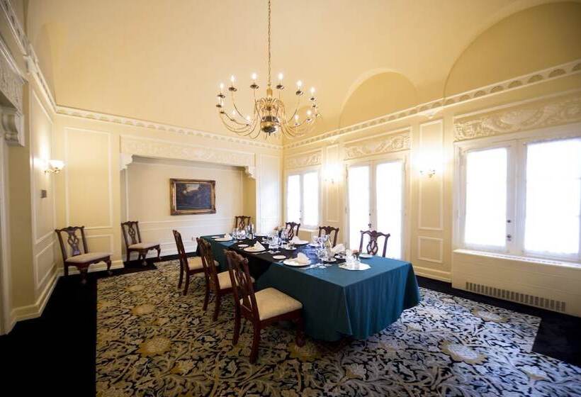 Arlington Resort Hotel & Spa