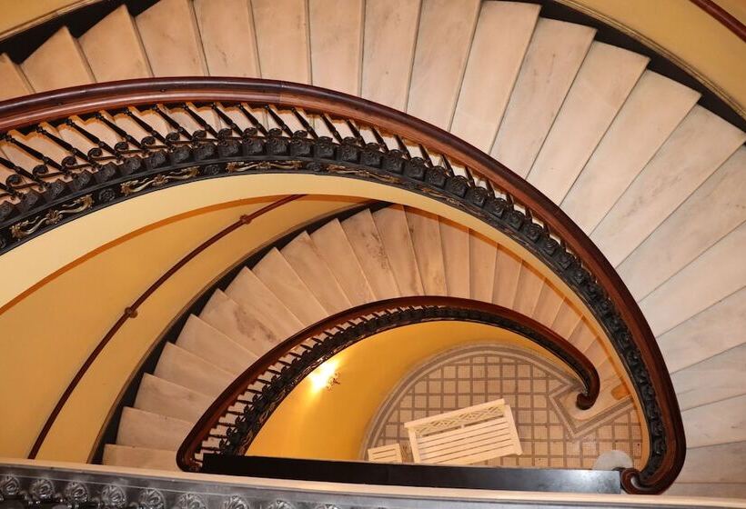 Arlington Resort Hotel & Spa