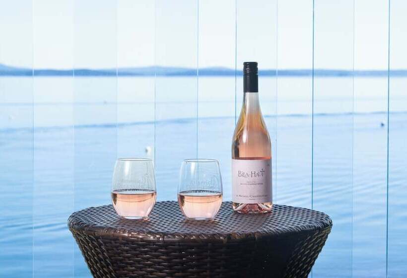 Atlantic Oceanside Hotel & Conference Center