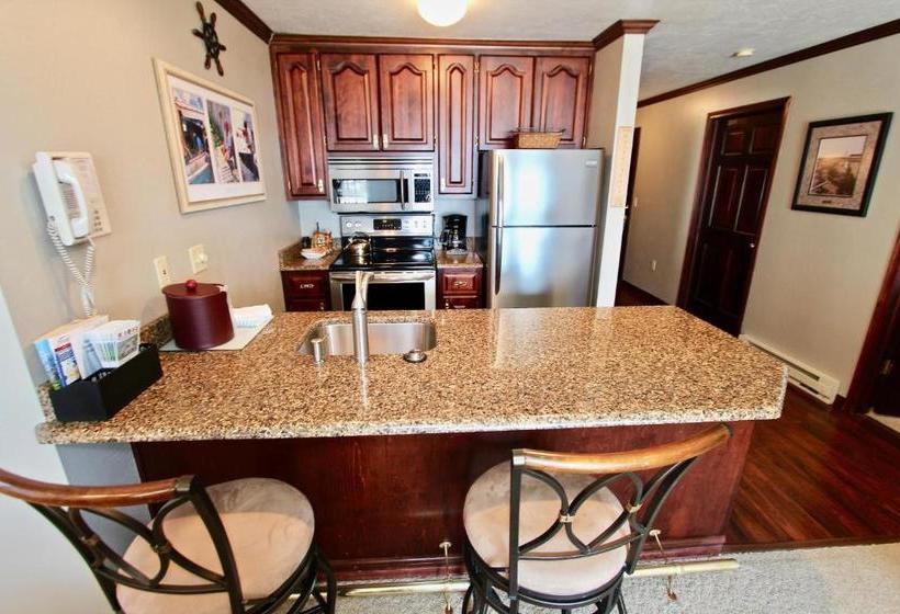 Baileys Harbor Yacht Club Resort