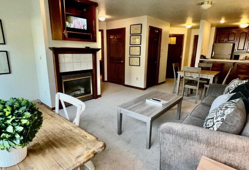 Baileys Harbor Yacht Club Resort