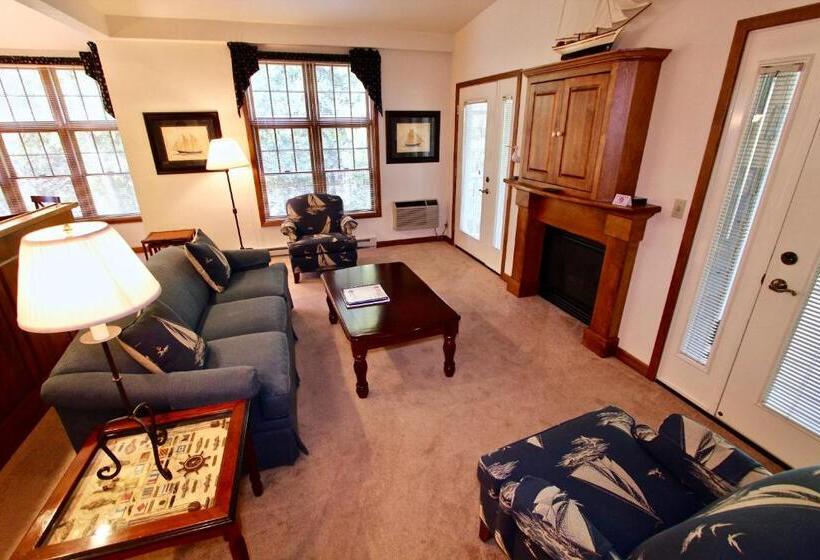 Baileys Harbor Yacht Club Resort