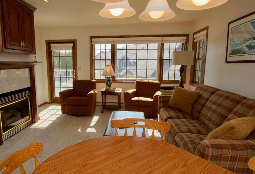 Baileys Harbor Yacht Club Resort