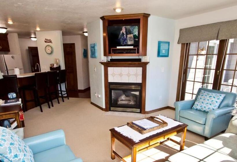 Baileys Harbor Yacht Club Resort