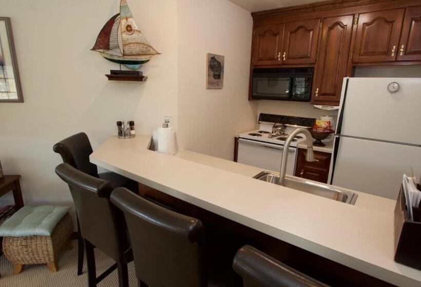 Baileys Harbor Yacht Club Resort