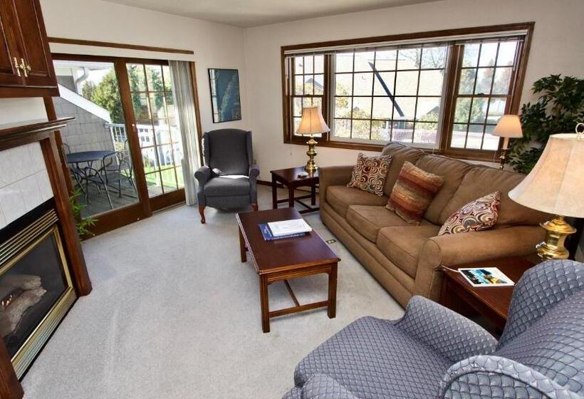 Baileys Harbor Yacht Club Resort