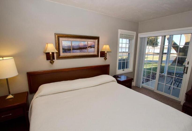 Baileys Harbor Yacht Club Resort