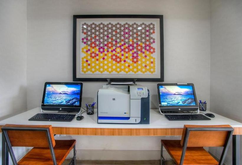 هتل Holiday Inn Express & Suites Tempe By Ihg