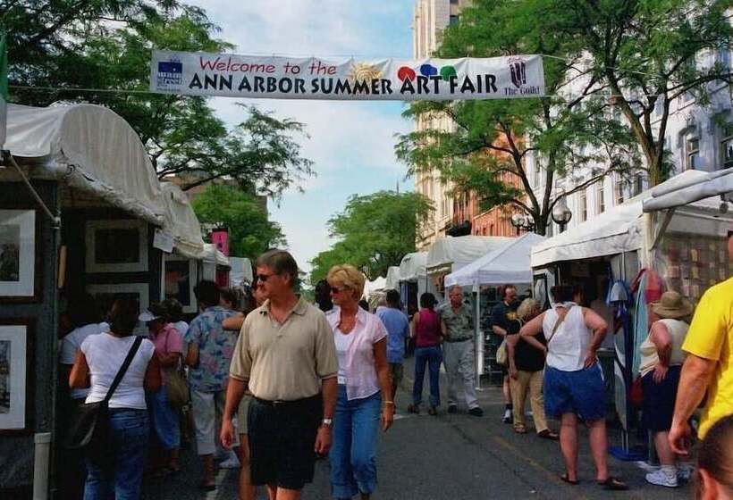 ホテル A Victory Inn & Suites   Ann Arbor