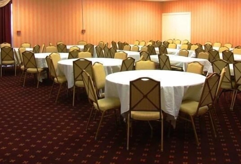 ホテル A Victory Inn & Suites   Ann Arbor