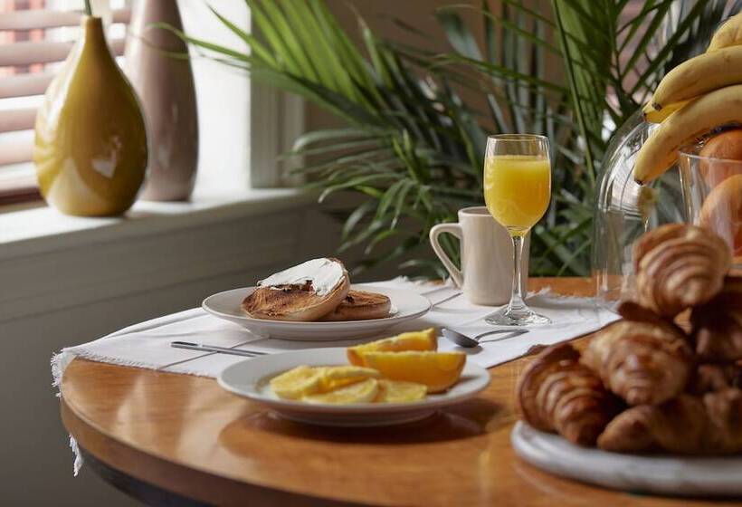 Отель Alexander Inn