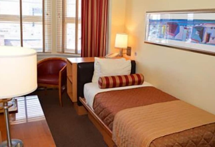 Отель Alexander Inn