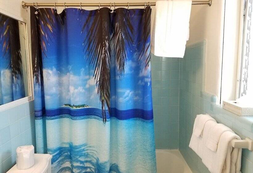 Отель Alexander Palms Court   No Hidden Resort Fees!