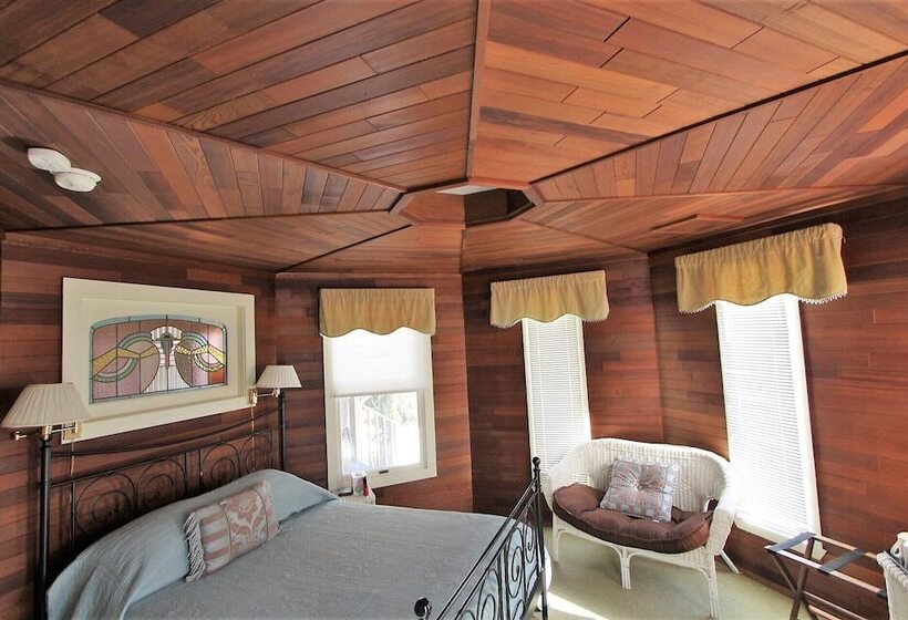 فندق Alexander S Lodge