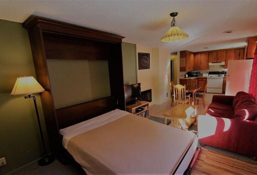 فندق Alexander S Lodge