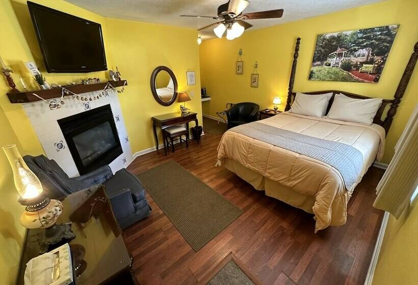 فندق Alpine Village Inn