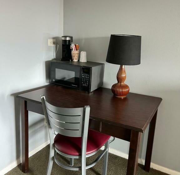 فندق Ambassador Inn