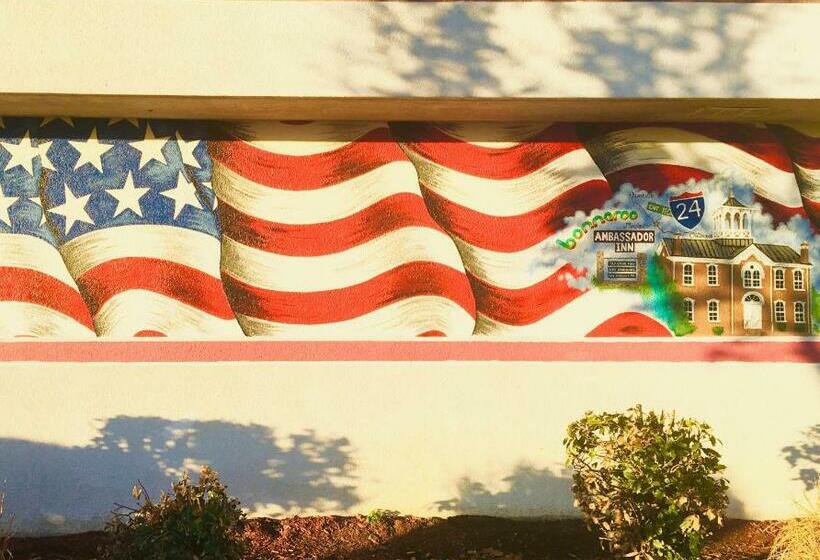 فندق Ambassador Inn