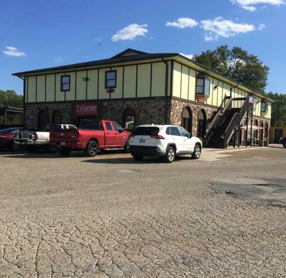 فندق Ambassador Inn