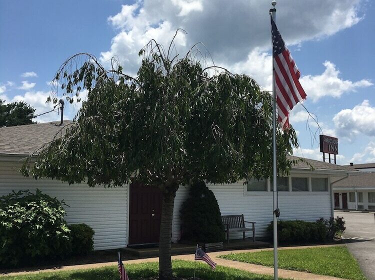 فندق Ambassador Inn