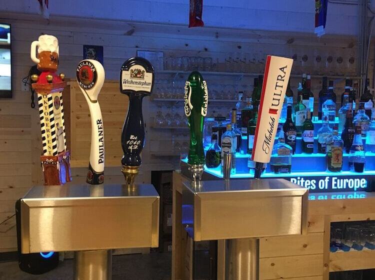 فندق Ambassador Inn