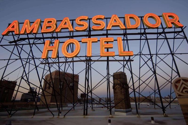 Ambassador Hotel Milwaukee, Trademark Collection By Wyndham