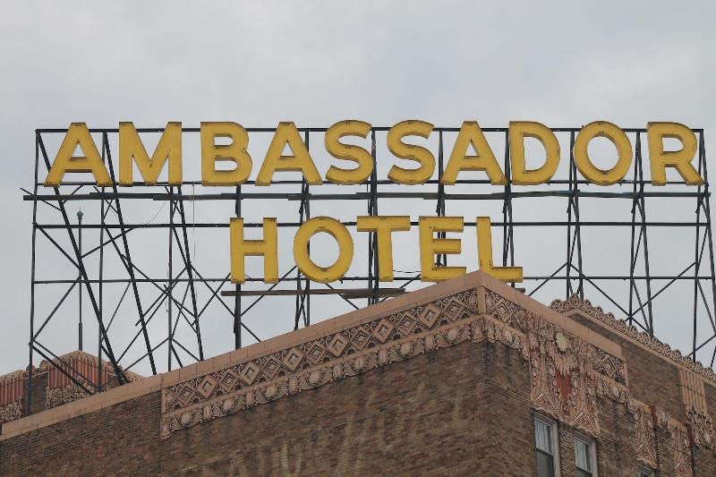 Ambassador Hotel Milwaukee, Trademark Collection By Wyndham