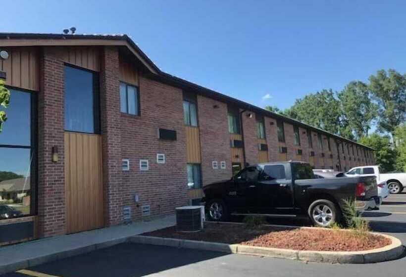 בית מלון כפרי American Inn And Suites Ionia