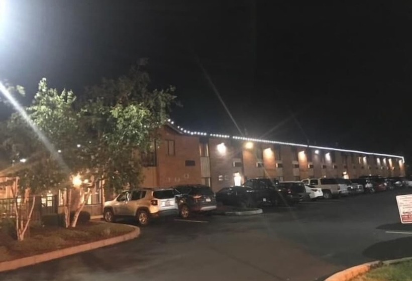 בית מלון כפרי American Inn And Suites Ionia