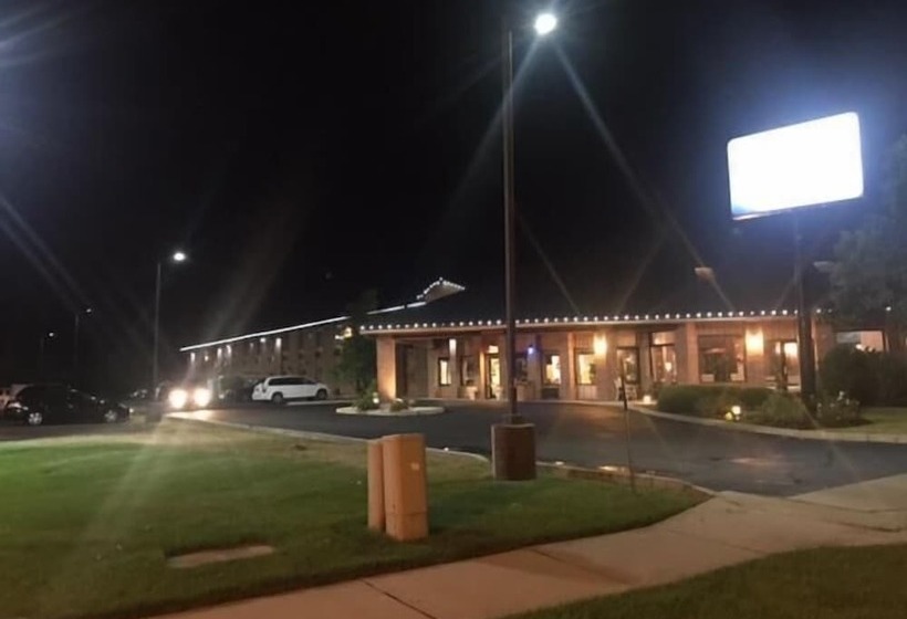 בית מלון כפרי American Inn And Suites Ionia