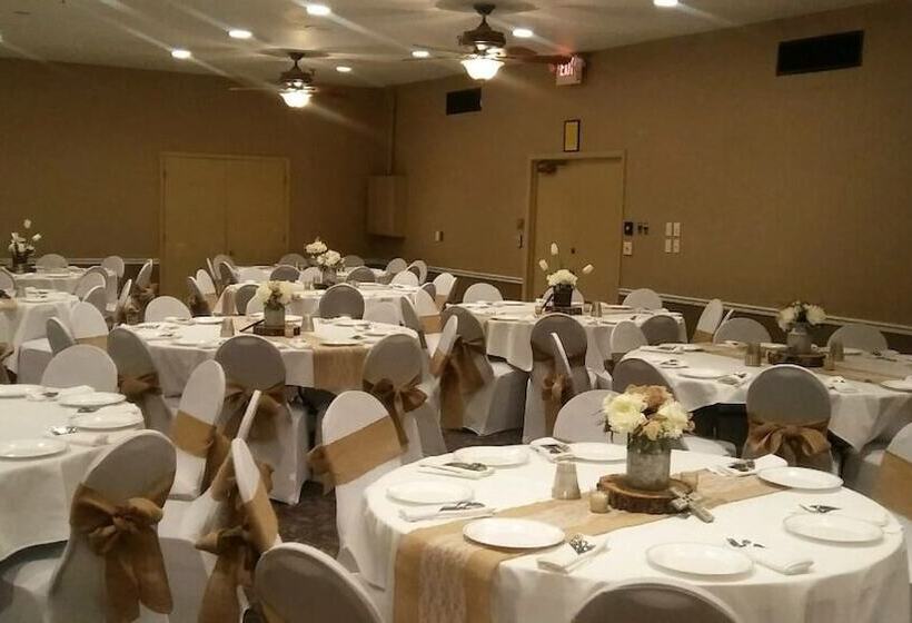 בית מלון כפרי American Inn North Kansas City