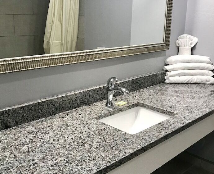 בית מלון כפרי American Inn North Kansas City