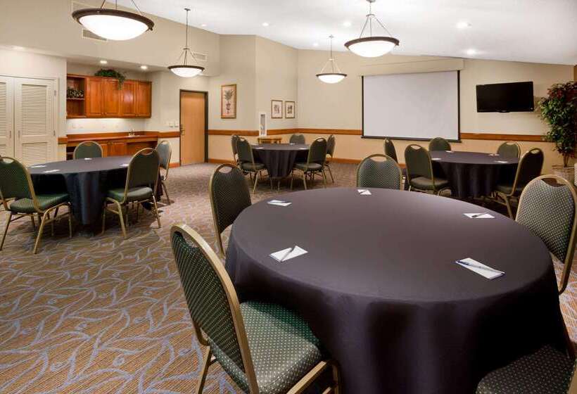 فندق Americinn By Wyndham Chanhassen