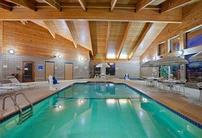 فندق Americinn By Wyndham Chanhassen