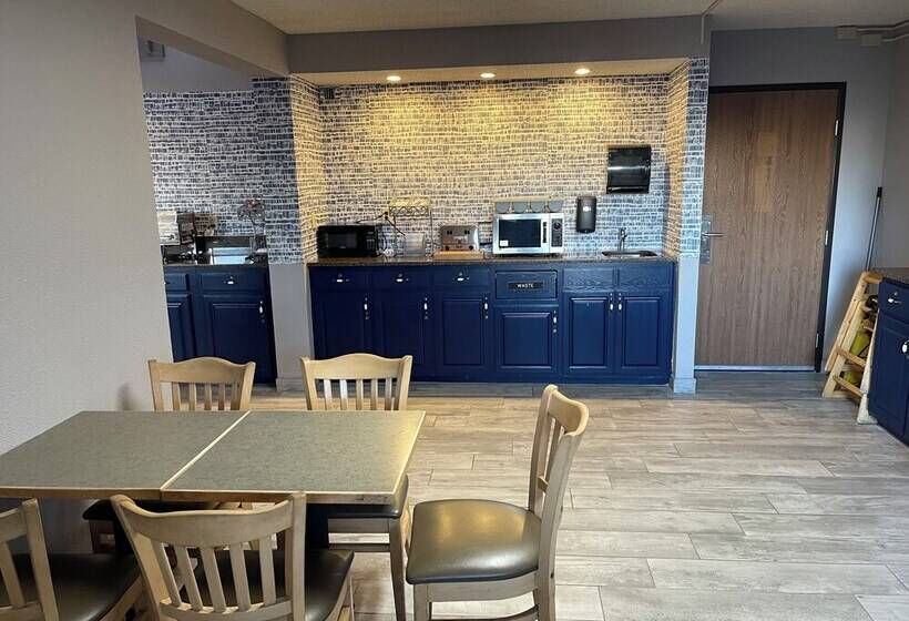 Отель Americinn By Wyndham Chippewa Falls