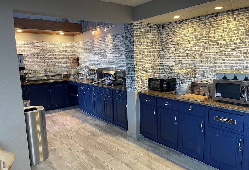 Отель Americinn By Wyndham Chippewa Falls