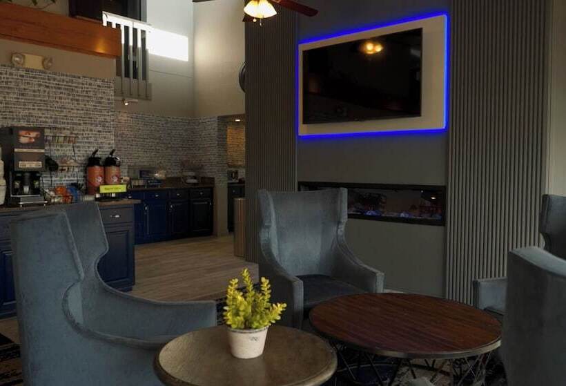 Отель Americinn By Wyndham Chippewa Falls