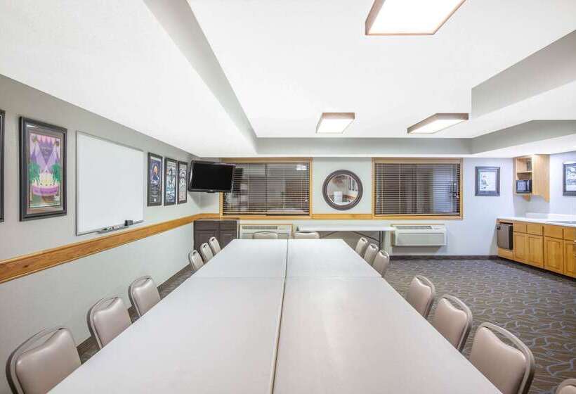 فندق Americinn By Wyndham Clear Lake