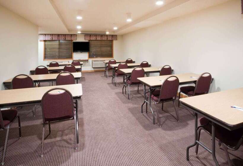 Отель Americinn By Wyndham Coon Rapids