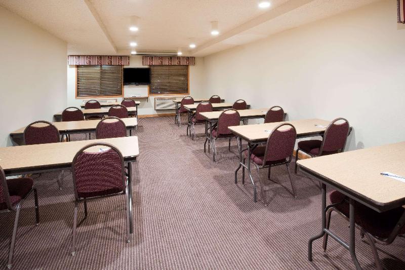 Отель Americinn By Wyndham Coon Rapids