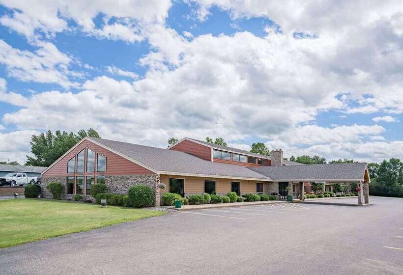 בית מלון כפרי Americinn By Wyndham Detroit Lakes