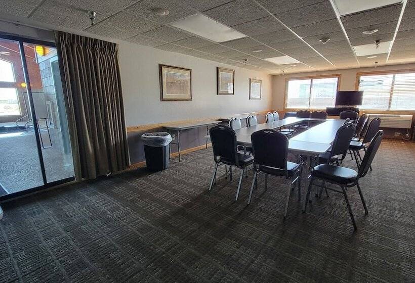 בית מלון כפרי Americinn By Wyndham Detroit Lakes