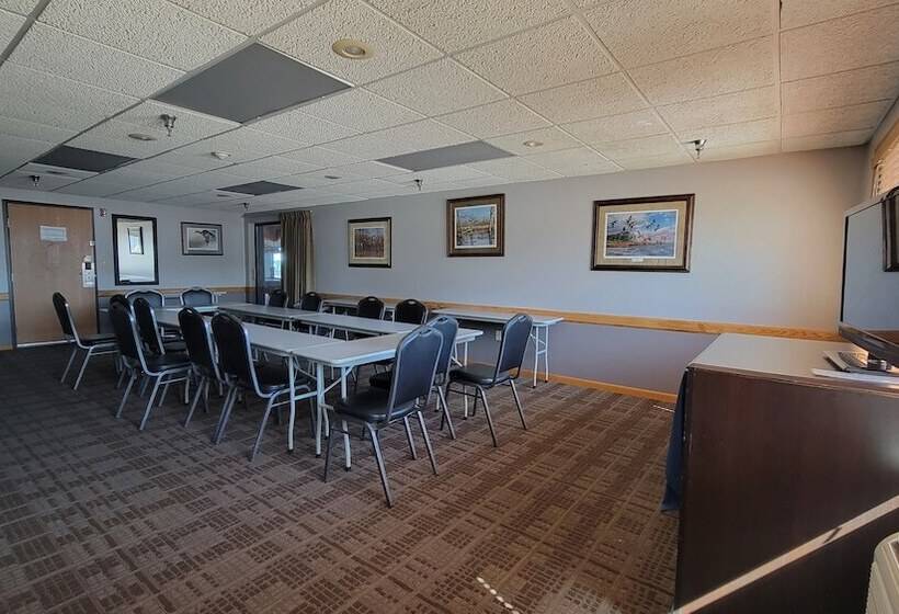 בית מלון כפרי Americinn By Wyndham Detroit Lakes