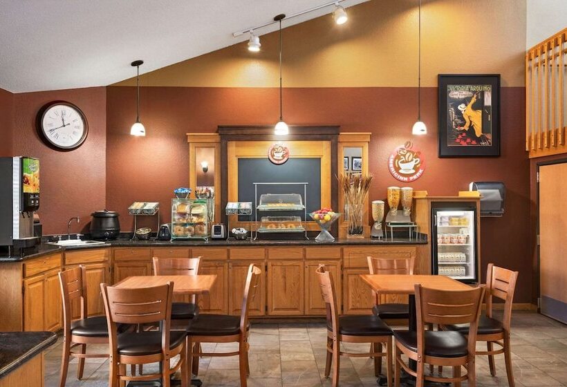 בית מלון כפרי Americinn By Wyndham Detroit Lakes