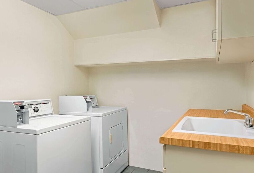 בית מלון כפרי Americinn By Wyndham Detroit Lakes