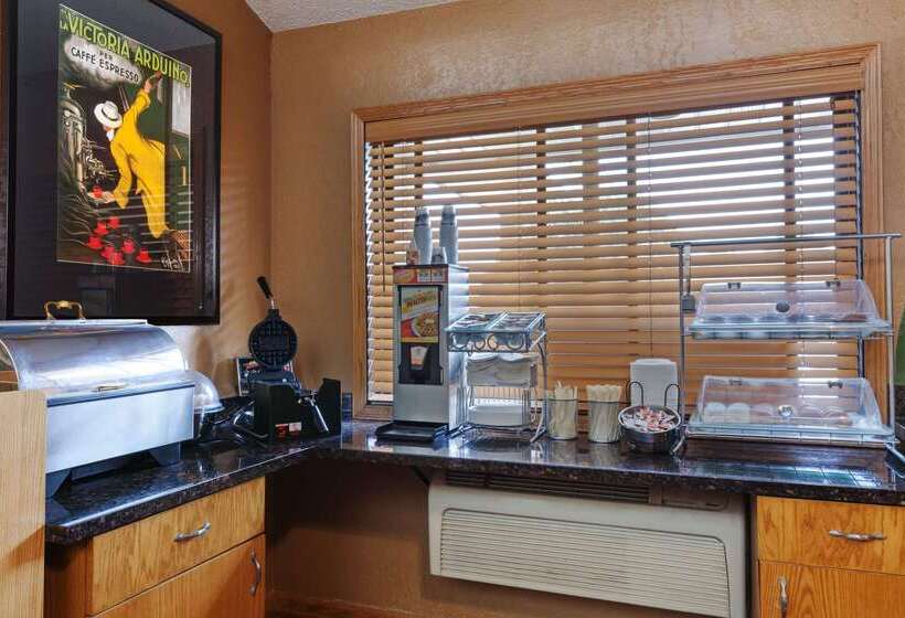 فندق Americinn By Wyndham Dickinson