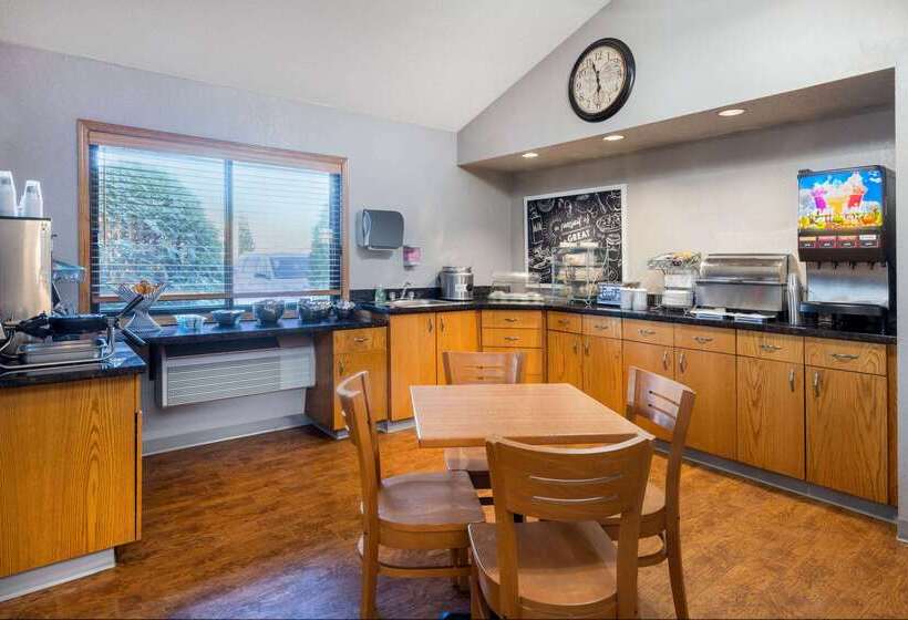 فندق Americinn By Wyndham Dickinson