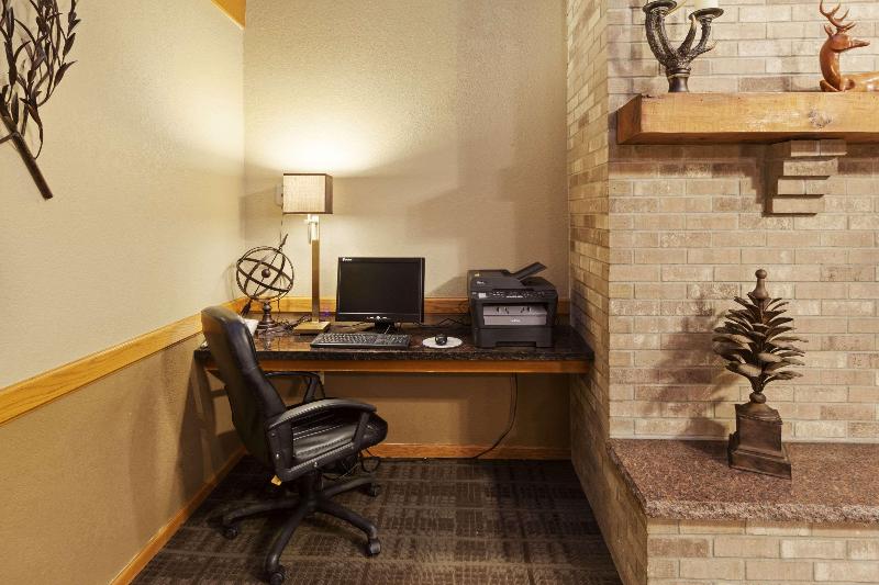 فندق Americinn By Wyndham Dickinson