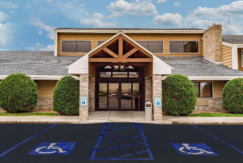 فندق Americinn By Wyndham Dickinson