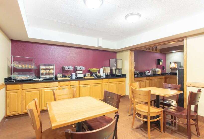 فندق Americinn By Wyndham Elkhorn Near Lake Geneva